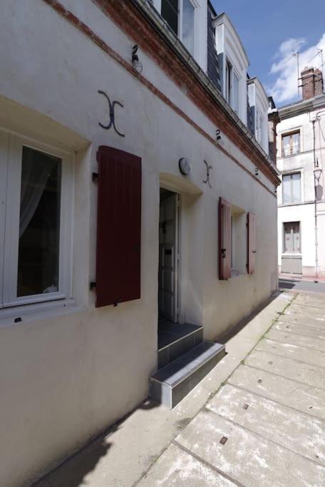 Jolie Idealement Situee * Honfleur